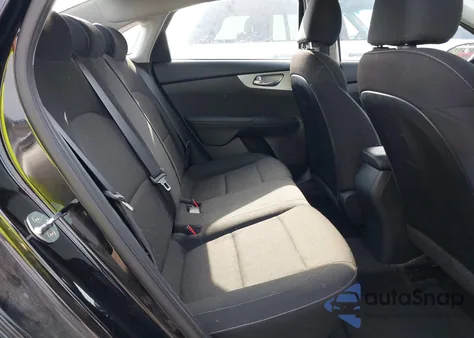 2023 Kia Forte Lxs z USA, uszkodzony, nr VIN 3KPF24AD8PE554398